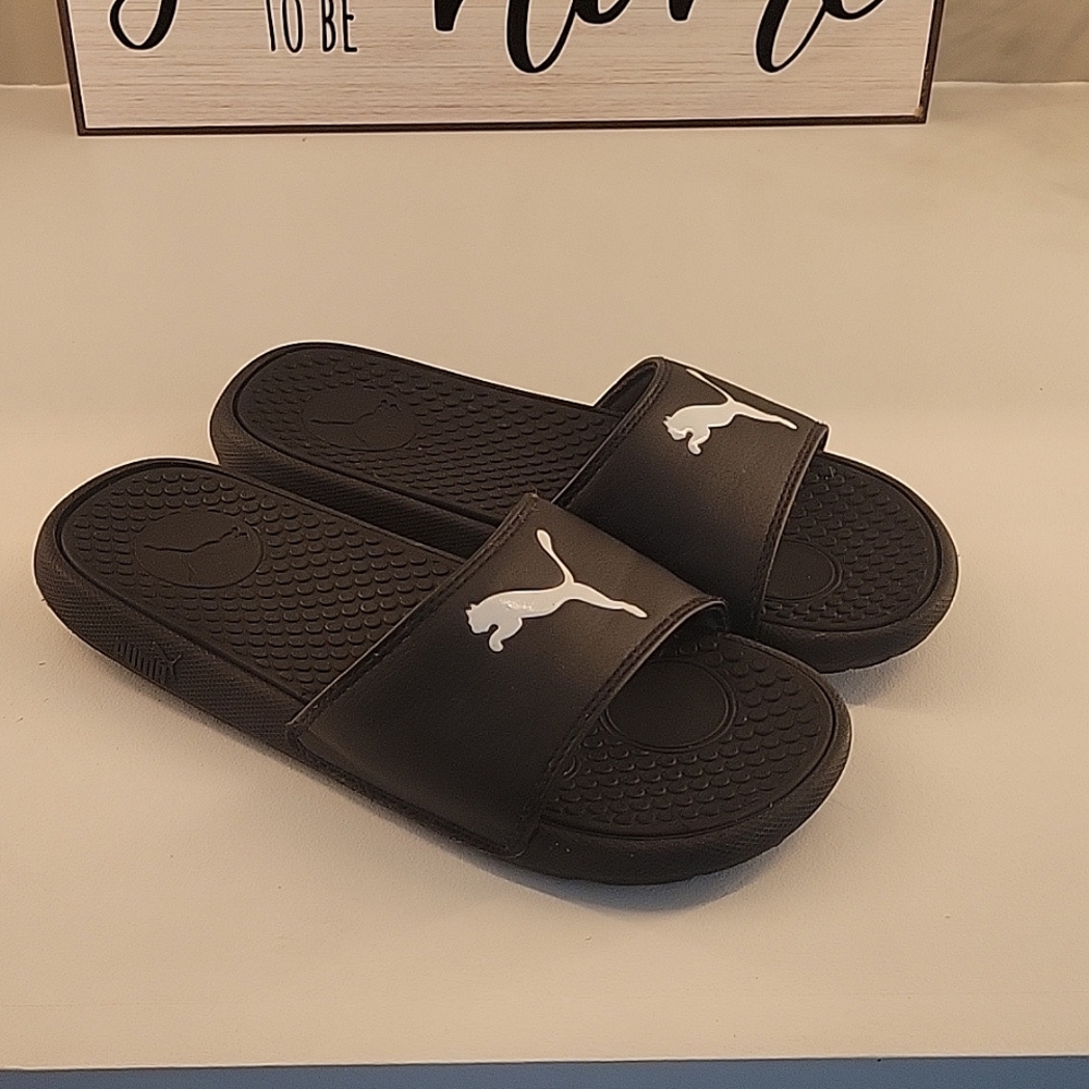 PUMA Cool Cat Women’s Slides / Sandals, Black With White Logo, Size 7